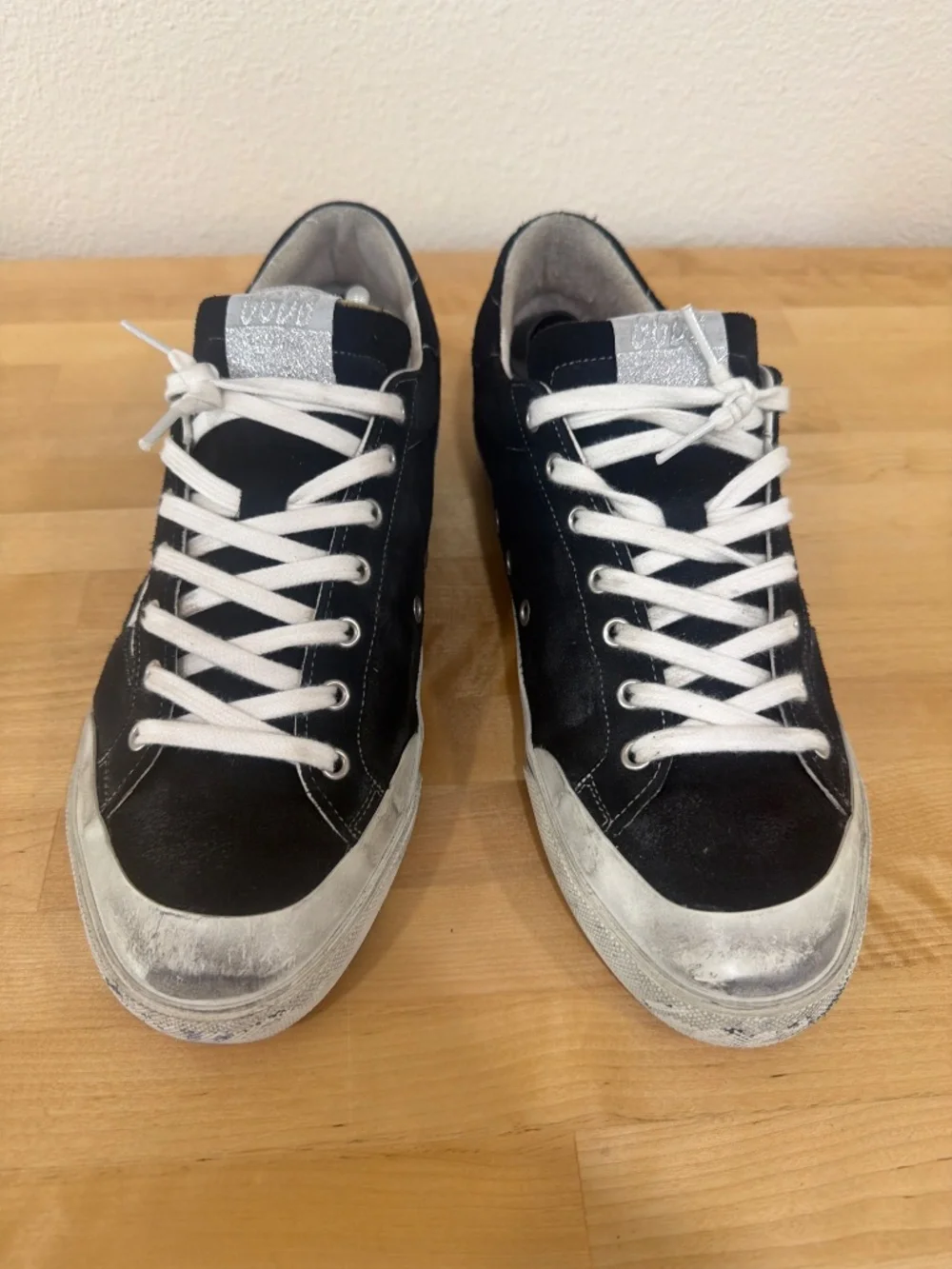 Golden Goose men’s Superstar shoes. Size EU45 - Picture 2 of 5